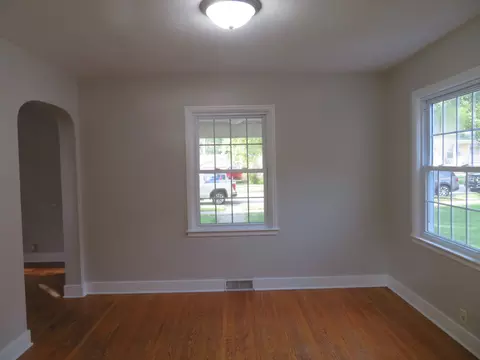 Living - 856 E Jefferson St, Morris, IL 60450 photo 4 of 4