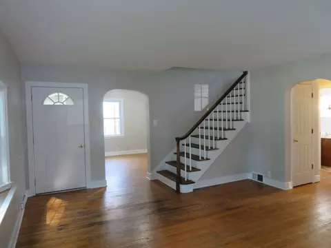Living - 856 E Jefferson St, Morris, IL 60450 photo 1 of 4