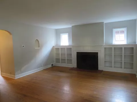 Living - 856 E Jefferson St, Morris, IL 60450 photo 3 of 4