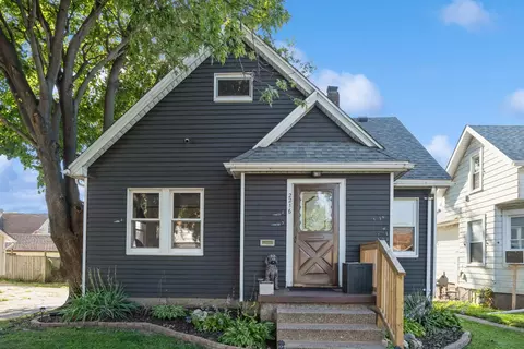 2216 N Sturdevant St, Davenport, IA 52804
