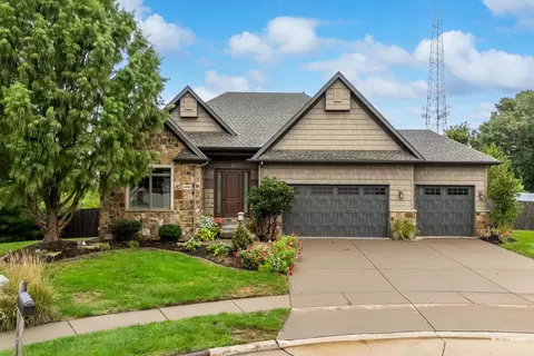 5090 Brittany Ct, Bettendorf, IA 52722