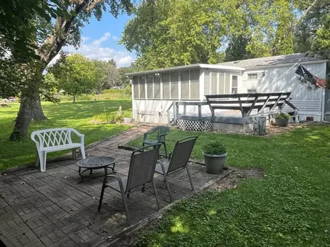 1009 Bay Rd #10, Mchenry, IL 60051 photo 2