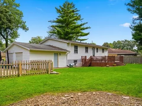 Exterior - 1021 Myrtle Ave, Dixon, IL 61021 photo 2 of 6