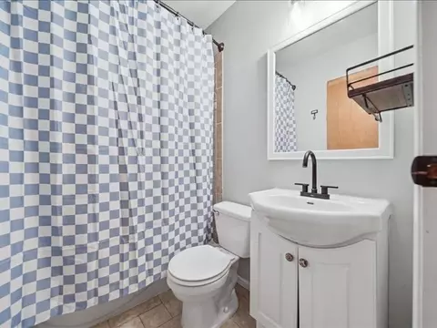 Bath - 1021 Myrtle Ave, Dixon, IL 61021 photo 1 of 3