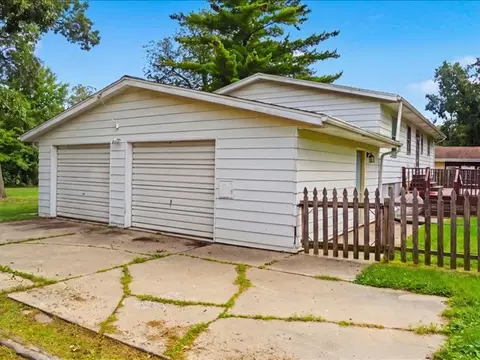 Exterior - 1021 Myrtle Ave, Dixon, IL 61021 photo 3 of 6