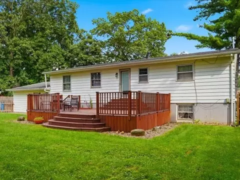 Exterior - 1021 Myrtle Ave, Dixon, IL 61021 photo 4 of 6