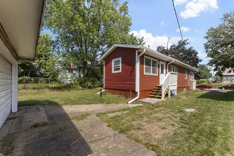 Exterior - 417 48th St, Moline, IL 61265 photo 4 of 5