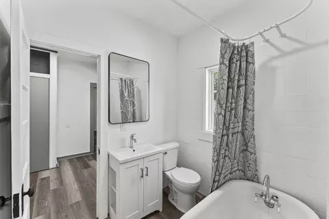 Bath - 417 48th St, Moline, IL 61265 photo 2 of 2