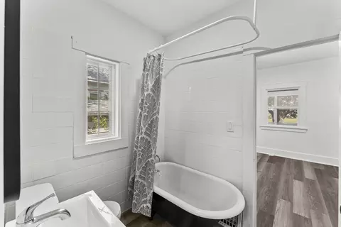 Bath - 417 48th St, Moline, IL 61265 photo 1 of 2
