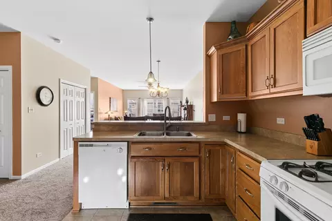 Kitchen - 3659 193rd Pl, Lansing, IL 60438 photo 2 of 3