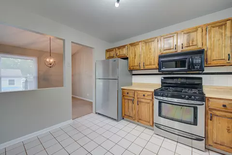 Kitchen - 128 Sherman St, Bartlett, IL 60103 photo 2 of 3