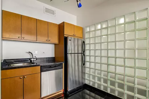 Kitchen - 175 E Delaware Pl #5721, Chicago, IL 60611 photo 3 of 4