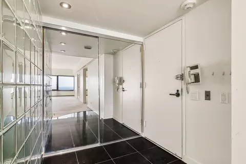 Entry Way - 175 E Delaware Pl #5721, Chicago, IL 60611 photo 1 of 3