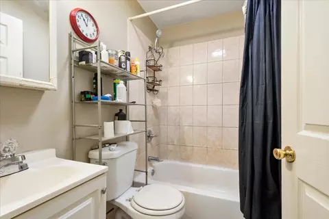 Bath - 735 E 105th Pl, Chicago, IL 60628 photo 1 of 1