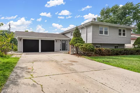 Exterior - 1470 Ashley Rd, Hoffman Estates, IL 60169 photo 2 of 4
