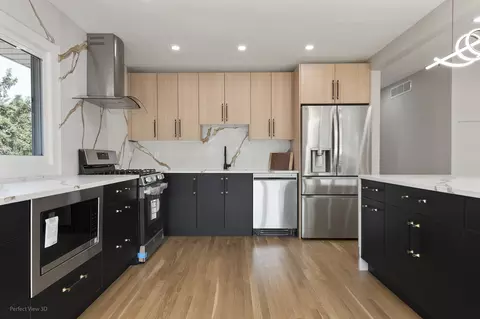 Kitchen - 1470 Ashley Rd, Hoffman Estates, IL 60169 photo 4 of 4