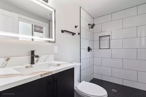 Bath - 1470 Ashley Rd, Hoffman Estates, IL 60169 photo 2 of 3