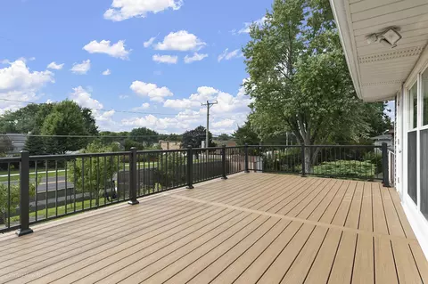 Exterior - 1470 Ashley Rd, Hoffman Estates, IL 60169 photo 3 of 4