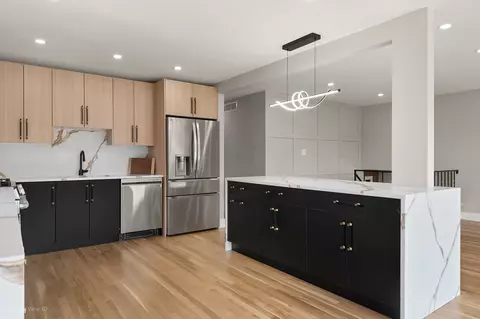 Kitchen - 1470 Ashley Rd, Hoffman Estates, IL 60169 photo 2 of 4