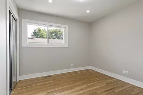 Bedroom - 1470 Ashley Rd, Hoffman Estates, IL 60169 photo 2 of 5