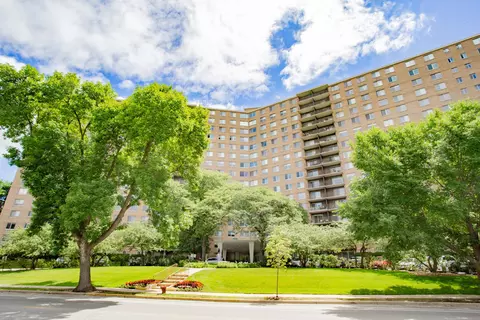 7033 N Kedzie Ave #303, Chicago, IL 60645