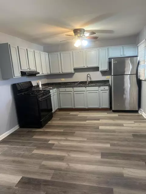 Kitchen - 15404 Maple Ln, Markham, IL 60428 photo 1 of 2