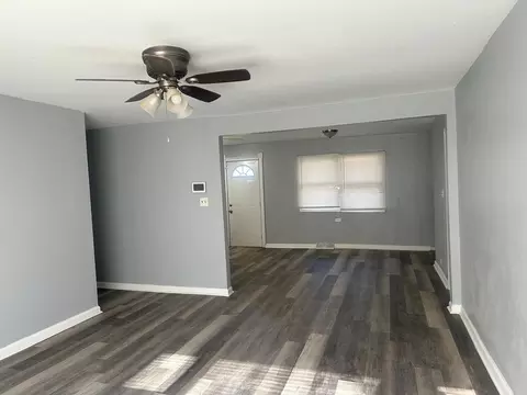 Living - 15404 Maple Ln, Markham, IL 60428 photo 2 of 4