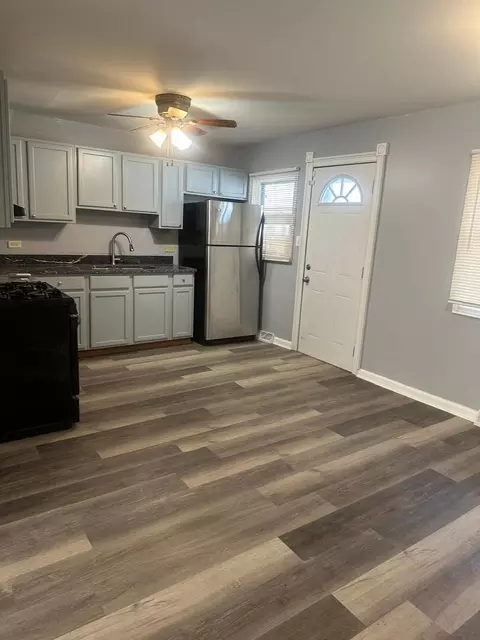 Kitchen - 15404 Maple Ln, Markham, IL 60428 photo 2 of 2