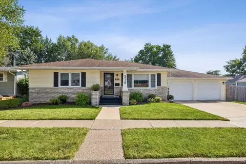 319 4th St, Dewitt, IA 52742