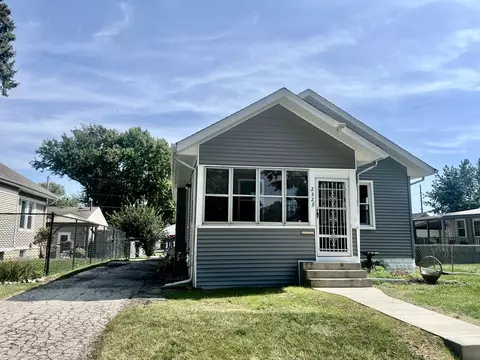 2323 Jackson Ave, Davenport, IA 52802