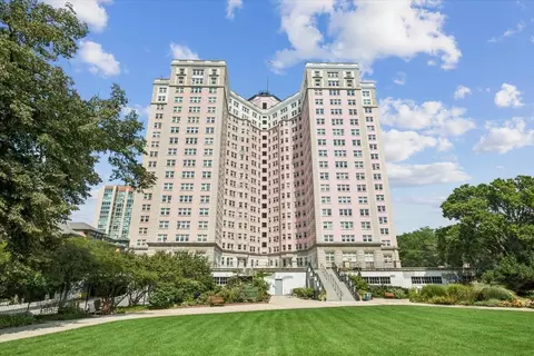 5555 N Sheridan Rd #1215A, Chicago, IL 60640