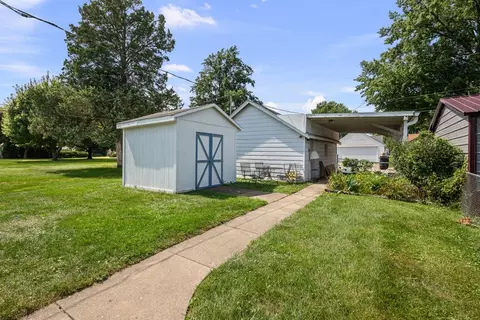 Exterior - 2421 34th St, Moline, IL 61265 photo 4 of 6