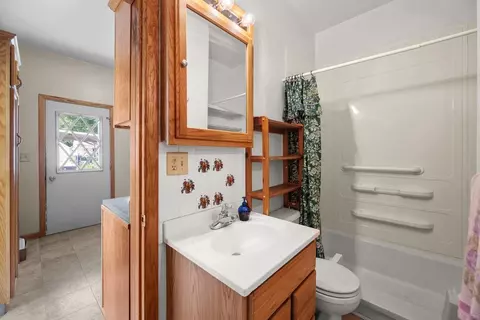 Bath - 2421 34th St, Moline, IL 61265 photo 1 of 1