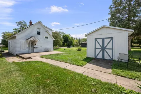 Exterior - 2421 34th St, Moline, IL 61265 photo 3 of 6