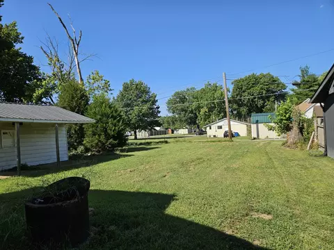 Exterior - 211 N Seba St, Hurst, IL 62949 photo 3 of 9