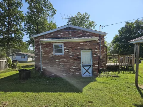 Exterior - 211 N Seba St, Hurst, IL 62949 photo 5 of 9
