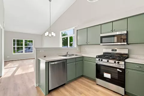 Kitchen - 2818 Sun Valley Dr, Plainfield, IL 60586 photo 2 of 3