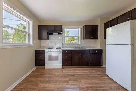 Kitchen - 40 W 36th Pl, Steger, IL 60475 photo 1 of 4