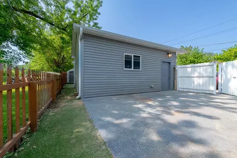 Exterior - 40 W 36th Pl, Steger, IL 60475 photo 5 of 7