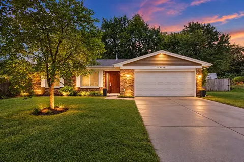 30 W261 Leominster Ct, Warrenville, IL 60555