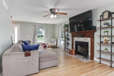 Living - 4 Lexis Ct, Bloomington, IL 61704 photo 1 of 3