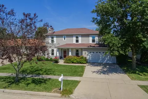4 Lexis Ct, Bloomington, IL 61704