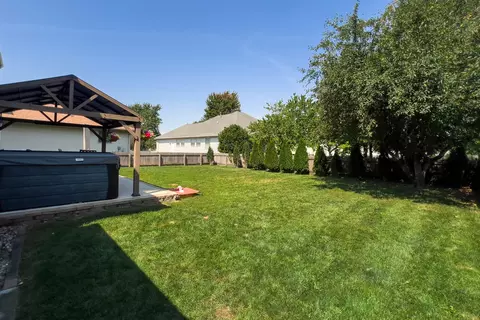 Exterior - 4 Lexis Ct, Bloomington, IL 61704 photo 7 of 10