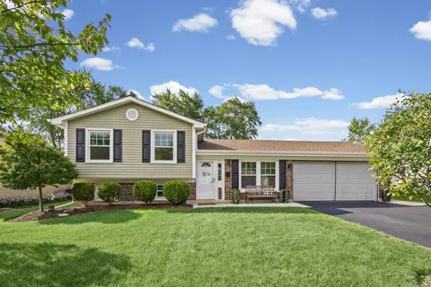 525 Ginger Trl, Lake Zurich, IL 60047