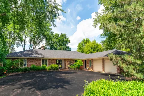 2432 Federal Ct, Long Grove, IL 60047