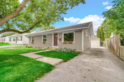 Exterior - 1106 Sumner St, Wheaton, IL 60189 photo 2 of 7