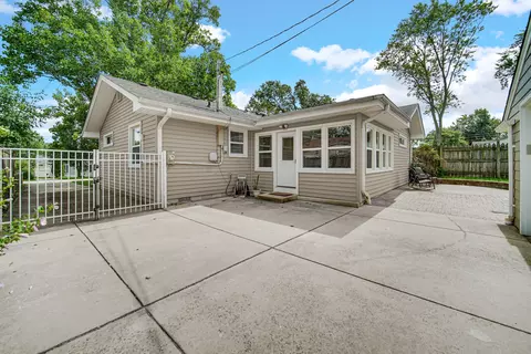 Exterior - 1106 Sumner St, Wheaton, IL 60189 photo 5 of 7