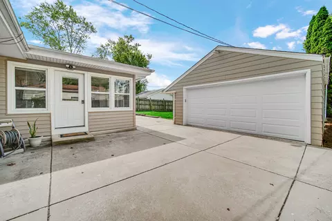 Exterior - 1106 Sumner St, Wheaton, IL 60189 photo 4 of 7