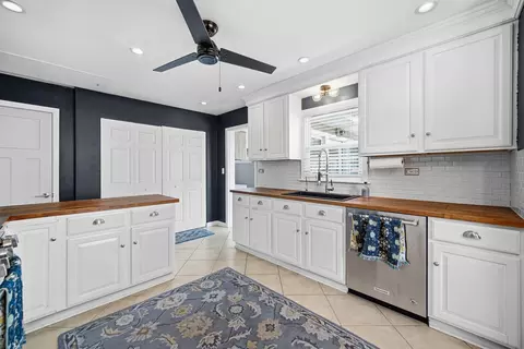 Kitchen - 1106 Sumner St, Wheaton, IL 60189 photo 5 of 5