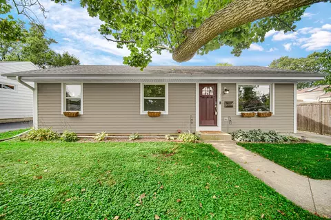 Exterior - 1106 Sumner St, Wheaton, IL 60189 photo 3 of 7